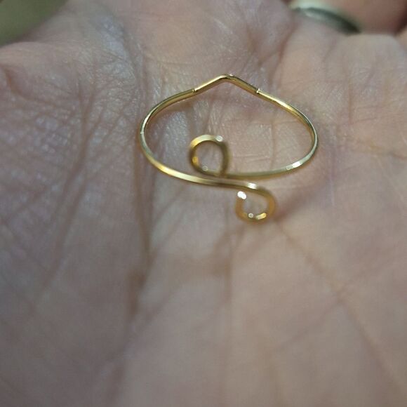 Simple & Dainty Gold Wire Spiral Wrap Ring - Minimalist  Adjustable Jewelry - Picture 7 of 7